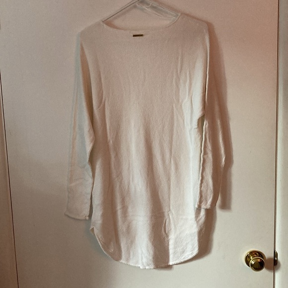 Michael Kors white sweater. Size M - Picture 6 of 7